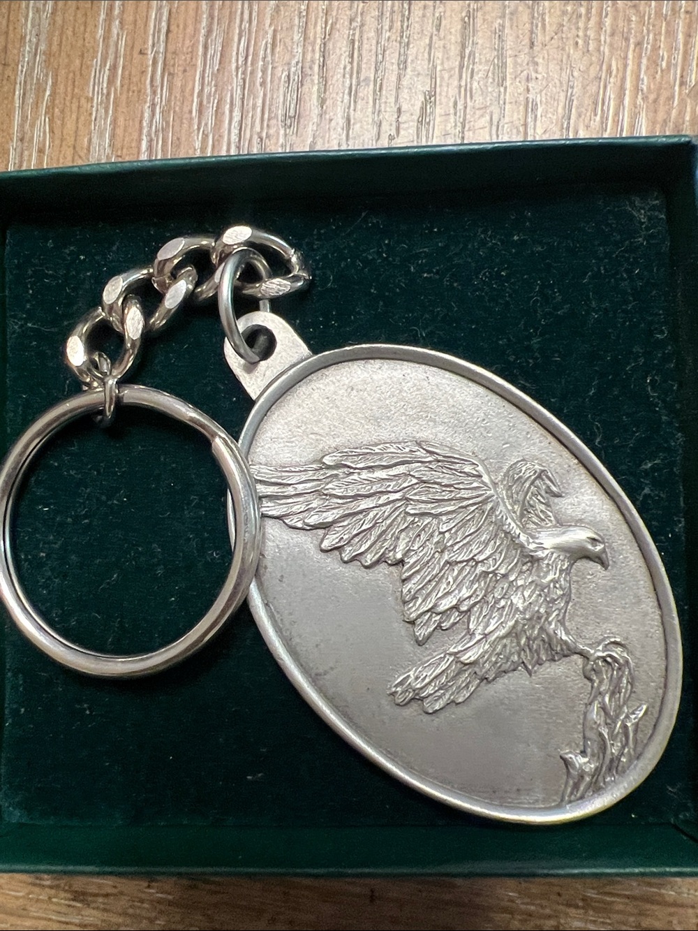 World wildlife fund 1989 seagull pewter Canada Eagle Oval Keychain